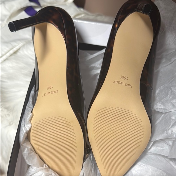 Nine West Brown Patent Leather Heels with Gold Accent. Brand New  Never Worn - Picture 2 of 5